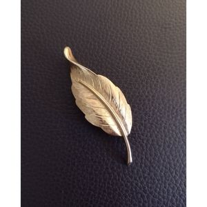 Avon Leaf Gold Brooch Vintage Minimalist
